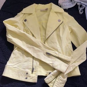 Trendy jacket with buttons